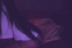 666-papi:  bbycxkess:  sleeping on the couch sux :( but my hair got long  fuuuuuck mami hit my personal line one time