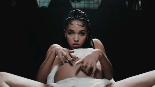 everybodylovesfkatwigs:  FKA twigs - Glass &amp; Patron