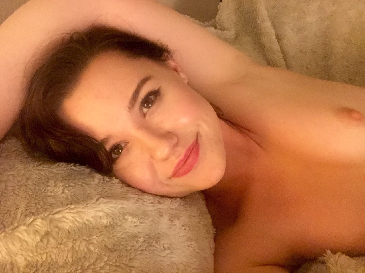 miss-raiin:  littlemmminx:  Feeling cute in what’s left of today’s makeup  😻😻😻