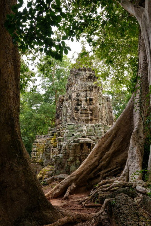 Hidden faces of Angkor / Cambodia (by Agustin Rafael Reyes).