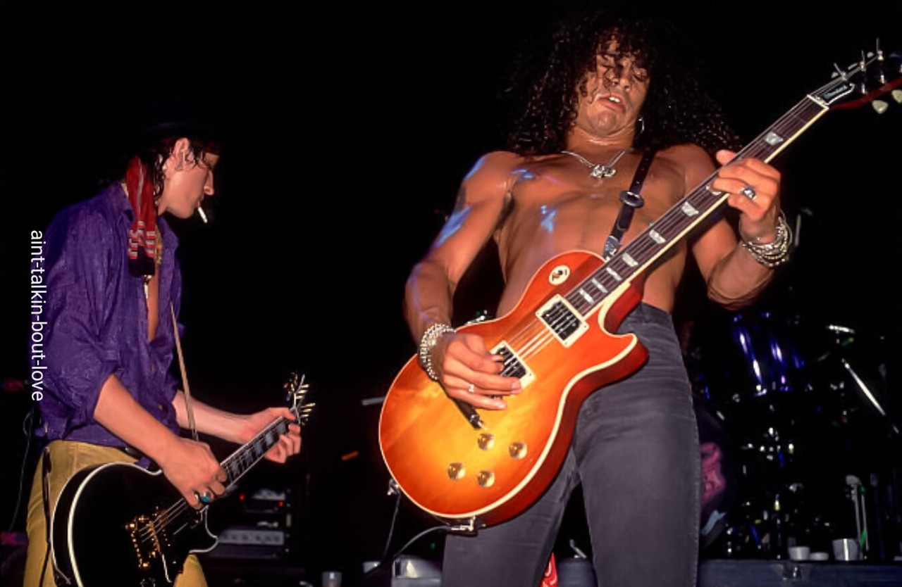 aint-talkin-bout-love:   Izzy Stradlin &amp; Slash  🌹