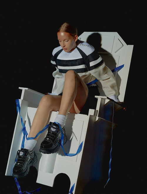 wearesodroee:Moonlight ShadowPublication: Numéro #195 August 2018Model: Kira AlferinkPhotographer: N