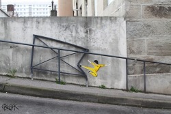 Bruce Lee lives (street art by OakOak in