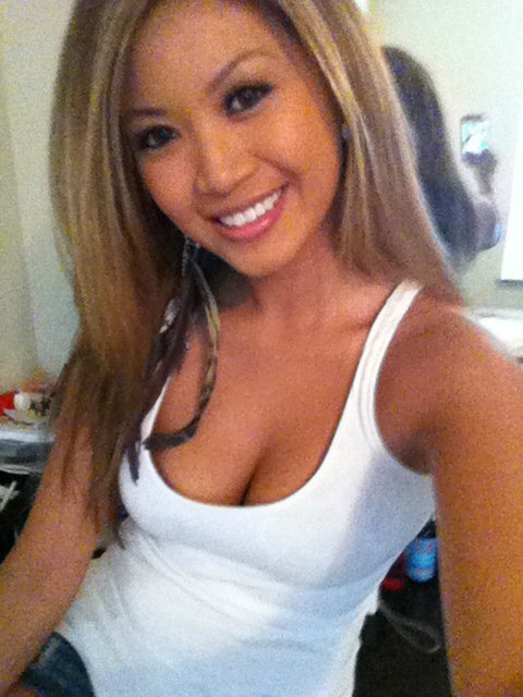 the-naughty-cam-girl: Damn girl you’re damn fine x