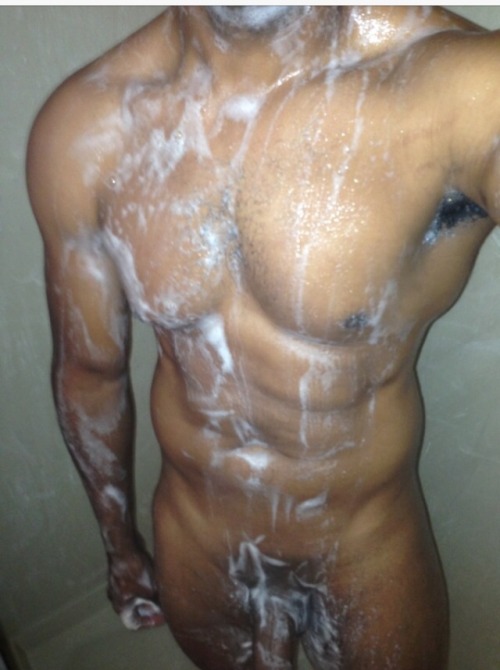 naughtymormonmilf:  I normally don’t post guy pics (husband rules), but I’m breaking the rule on this one. Shhhhhh don’t tell ;)  thanks for the submit hot hunk! ~MrsM