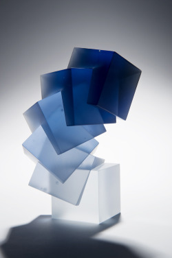 moodboardmix:
“ Heike Brachlow Cast glass, Theme and Variations XXX.
5 elements, H18cm, W12cm, D10cm.
Photo by Ester Segarra.
”
Clearer & Darker blue