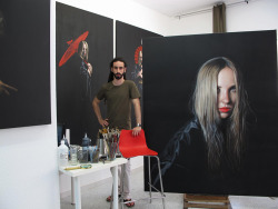 Exam:  Alejandro Monge In His Own Studio. 