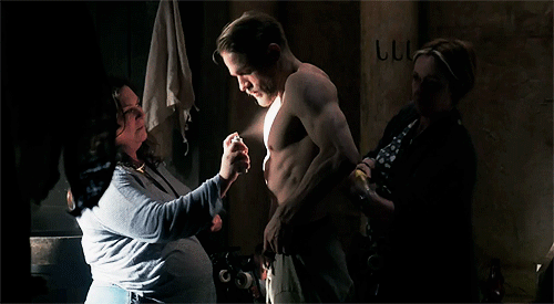 Charlie Hunnam Showing His Nude Muscle BodyThx: gay-male-celebs.com