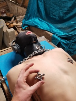azonfire128:@invaderskutche thanks for the fun new toys! Nipple clamps were painfully perfect and finally a hood with a big enough mouth opening to face fuck @chasteguy2288