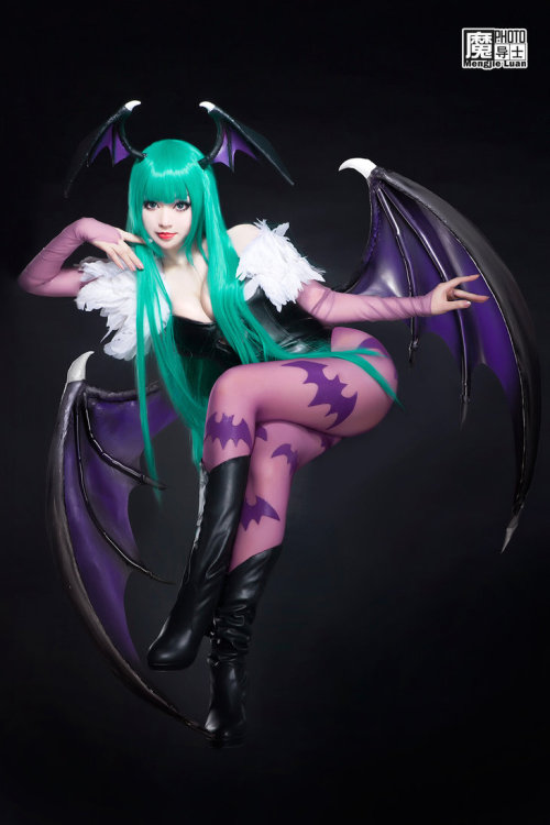 godsofcospay:  Morrigan Aensland CosplayPhotographies by Mengjie LuanCosplay by Yan 