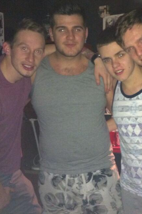 chunkymalecelebs:Mike WardVoice UK 2013 Runner UpPredicted peak weight: 235lbs