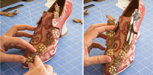 dust-in-my-eyes:awkwardmindsthinkalike:dbvictoria:How To Make Your Own Pair of Couture Pompadour 18t
