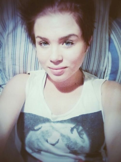 vanessaarya:  I was tagged by dirtyrottentattertot to upload six selfies. I nominate anyone of my followers to do the same if they want. 