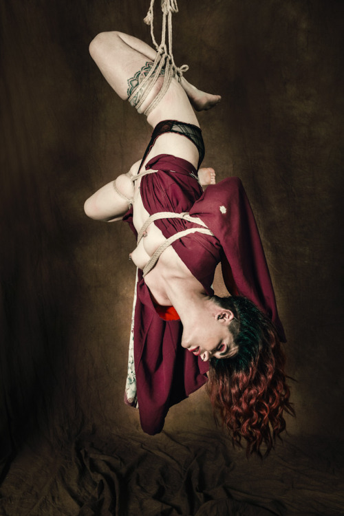 manuelbravi:  model: Tenshiko & Cristinarigger: Kirigami