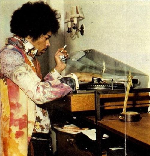 ehrstudio:  Jimi Hendrix http://www.pinterest.com/ehrstudio/jimi-hendrix/ 