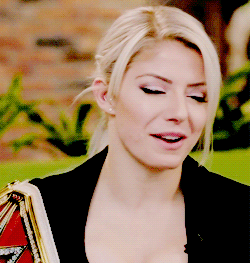 litasthong:“What is the Alexa Bliss coffee order?”“It’s a venti, iced, blond