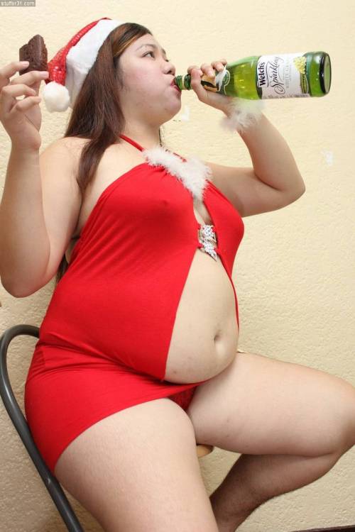 Sexy fat Christmas bellies (stuffer31)