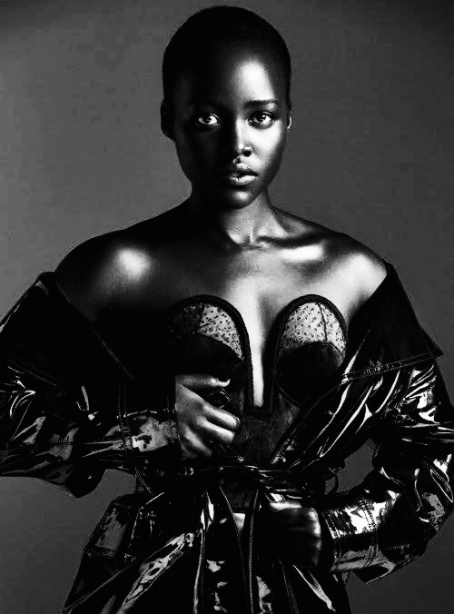 Sex dreams-in-blk:Goth/Dark Glam Lupita. Growl. pictures