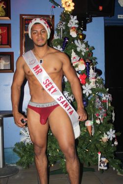 semi-str8-mexxxican:  Daamn!👅💦  Hot Christmas present