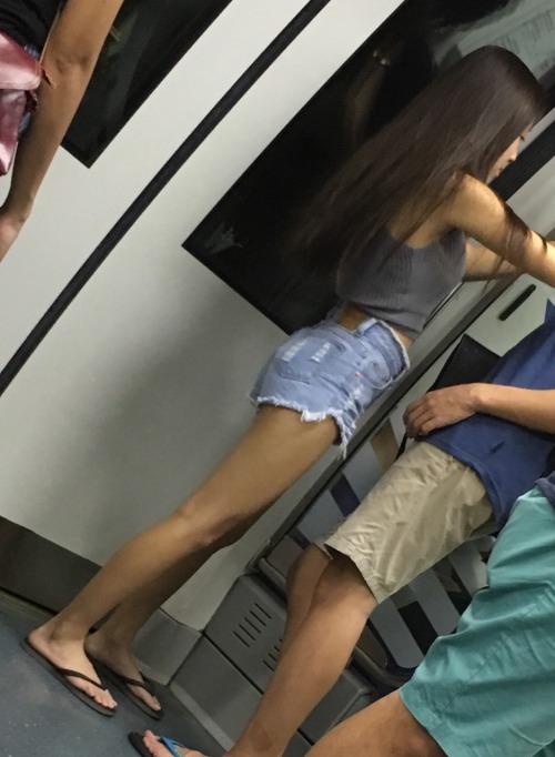 shaunferreri:  allaboutsggirls:   #sggirl  Shiok