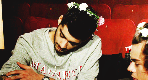 25 3 2016 Zayn Showing His Robot Beatbox Man Tattoo X 25 3 2016 tumblr
