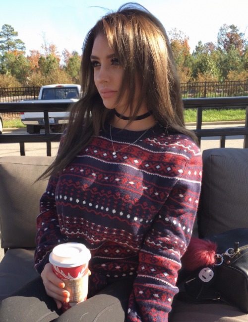 Porn bimbohearts:  goldennfoxx:  Sweater weather photos