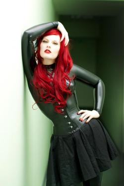 shiny-passions:  Latex http://latex-passion.blogspot.com/ 