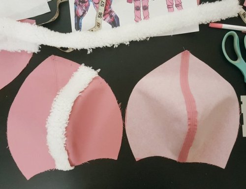 Putting together LLENN&rsquo;s distinct rabbit-eared hat from GGO!1) Base materials are 0.5 yards of