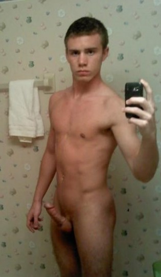 gayteenpic:  Gay Teen Pic More click here: http://sh.st/ihaB