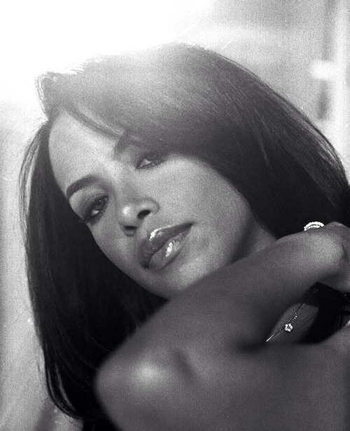 sieralashell:  Eric releases pictures of Aaliyah from the Vibe shoot.. never seen.