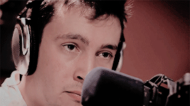 piercethetwentyonetylers:“you can close your eyes if you want. sometimes things are less scary.”