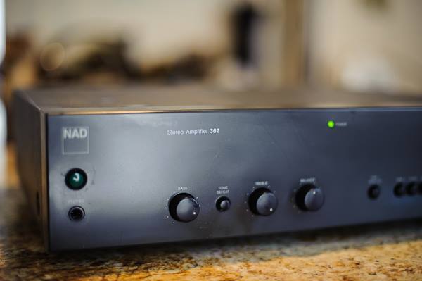 NAD 302 Amplifier