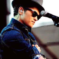 mytreasurebrunomars:  My Treasure Bruno Mars 