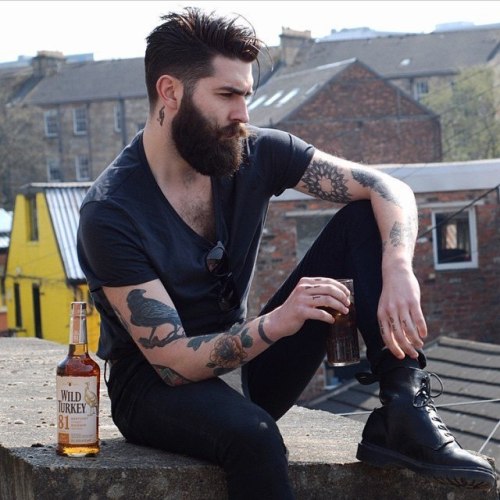 hotdudesandtattoos:   http://weheartit.com/entry/219981031  