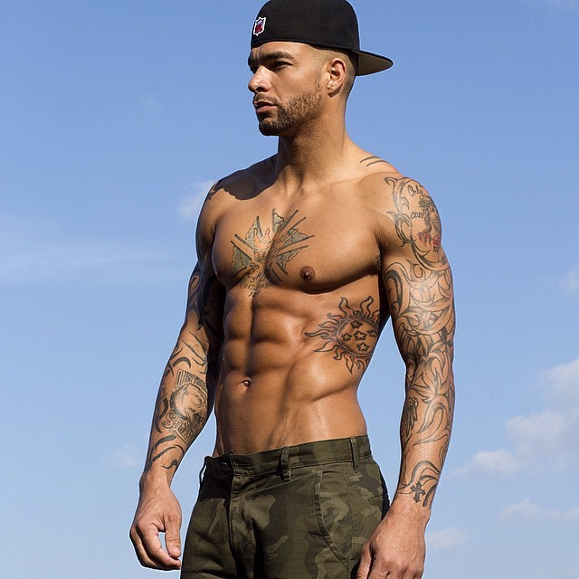 Hesgorgousandnaked