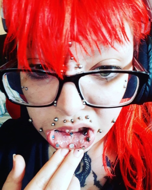 Metal faccccceeeeeee. . . . . . . #piercings #piercer #piercedcuties #piercedgirlsofinstagram #girls