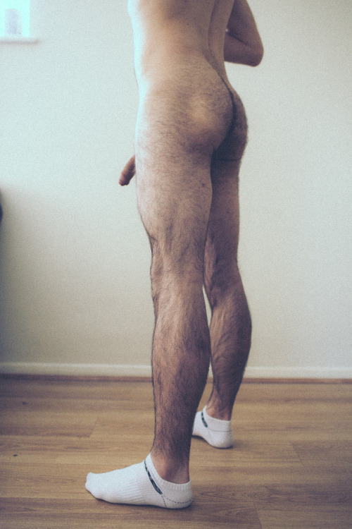 alanh-me:    58k+ follow all things gay, naturist and “eye catching”   