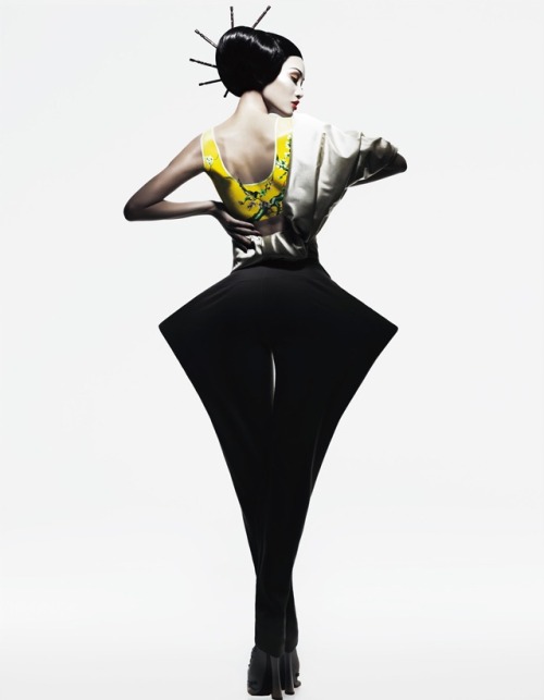 fromobscuretodemure: Meng Huang, Kiki Kang and Liu Li Jie by Yin Chao for Harper’s Bazaar Chi