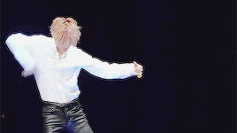 ohhsenshine:   #4yrswithkai   ♡  on december 23rd 2011, sm presented his first