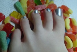 sams-toes:  Piggies for cleaning and candies for eating. &lt;3