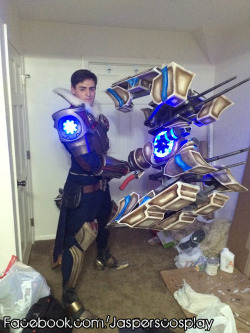 piltoversnerd:  Amazing Jayce cosplay by Jasper