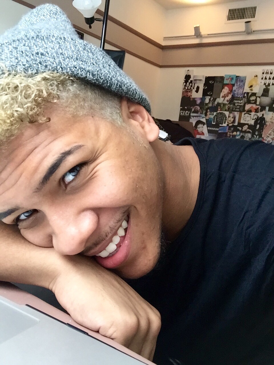 blavkoceans:  Happy black out !!!