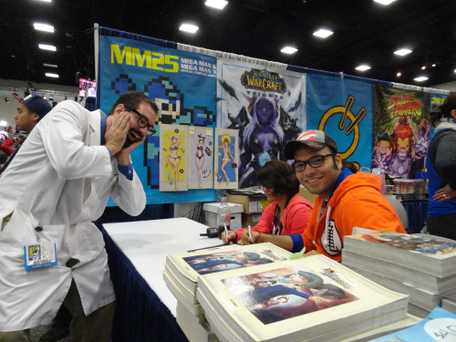 Signing World warcraft  Tribute artbook at Udon booth SDCC 2013 !!!