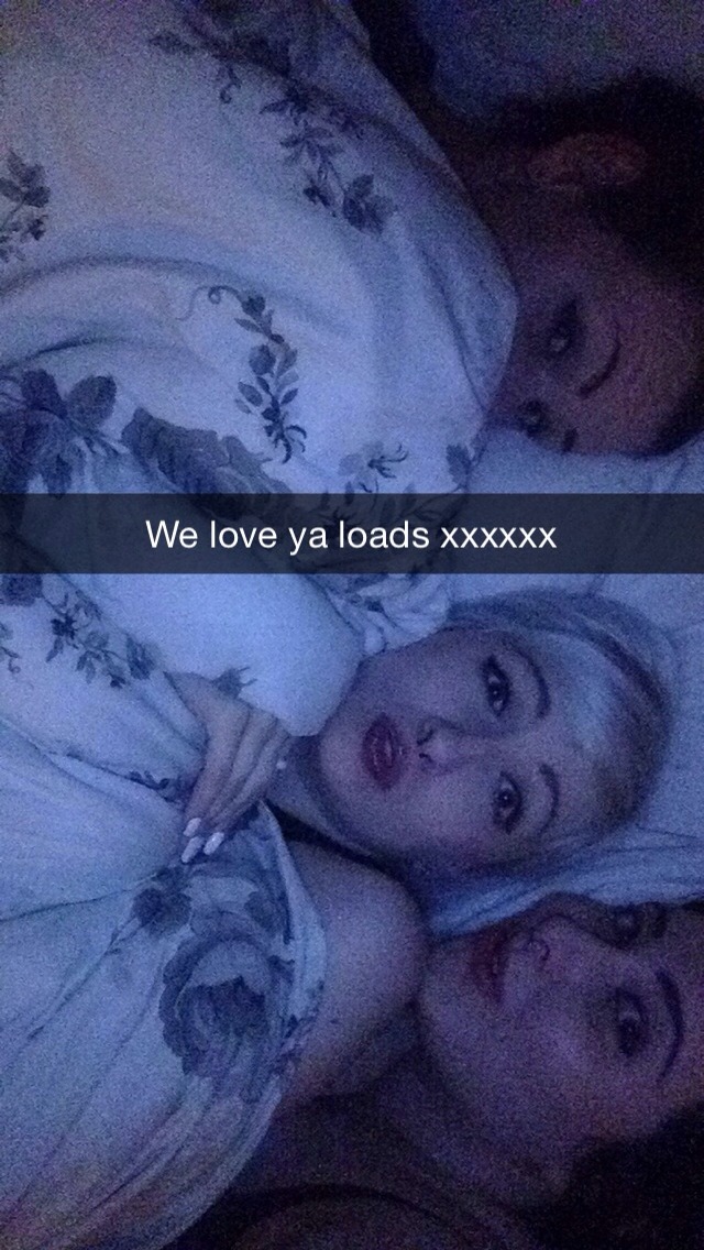 den-mother:  cookiecreamz:  jessicabunnyrabbit den-mother ❤️       my girlsss