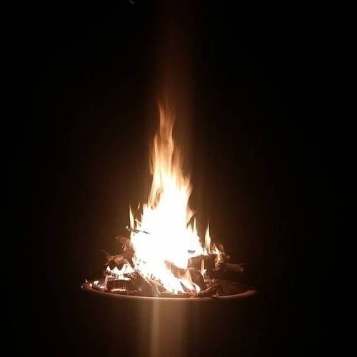 LOVE MY FIRE!!!!!!! #peacful #firepit #fire #beautiful #cozy #happiness #iloveit (at Home)