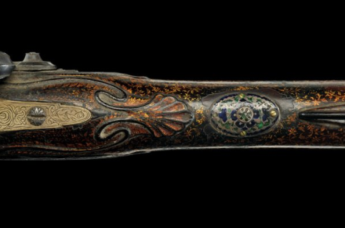 An ornate flintlock smoothbore carbine originating from India, circa 1800.Estimated Value: €2,500 – 