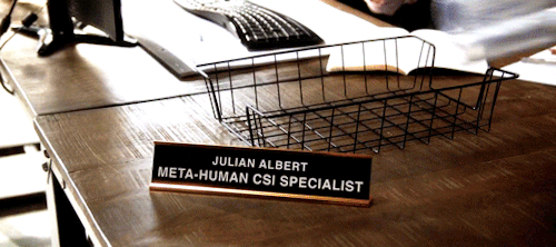 julianalbertgifs:October 11, 2016First appearance of Tom Felton as Julian Albert on The Flash
