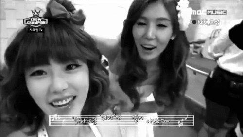 Hyosung And Hana Singing The 'I'm Not Zinger' Song