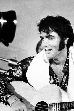 vinceveretts:  Elvis during rehearsals at