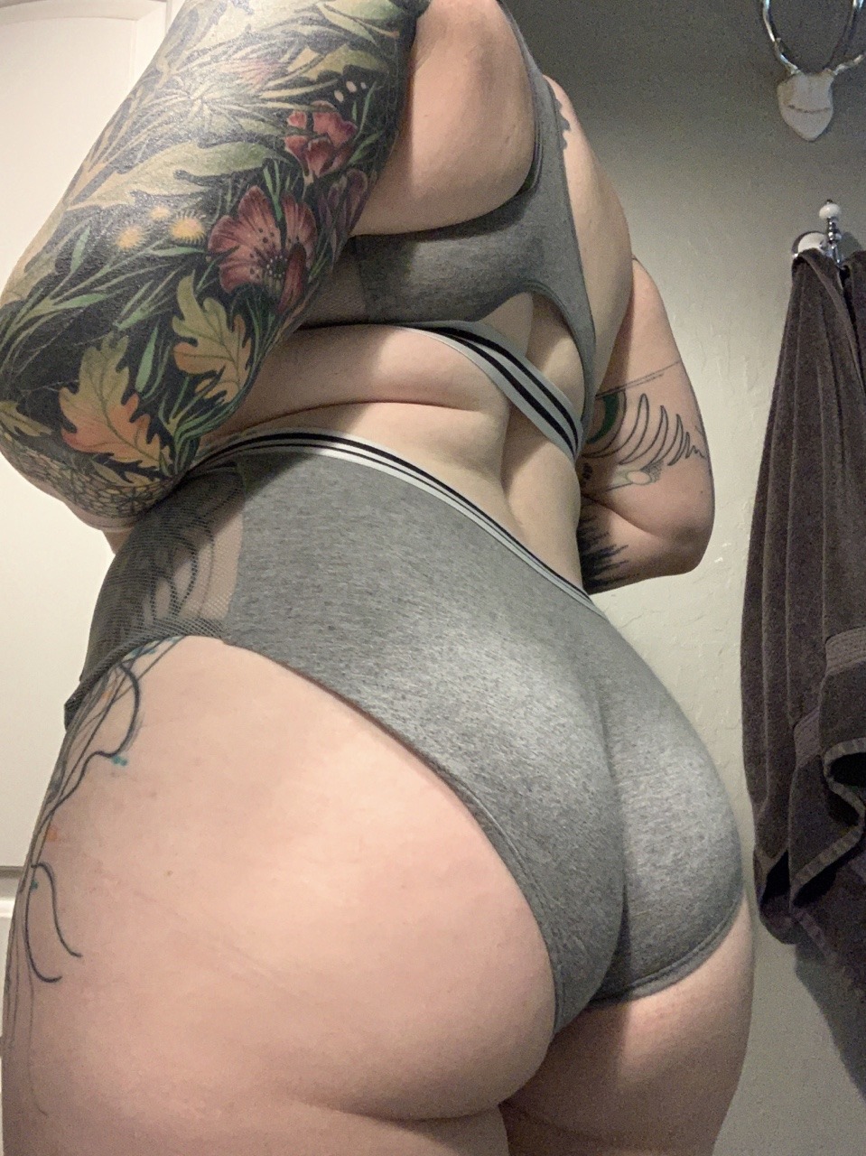 waytoomuchinformation:  Because my 34H tits don’t fit in Calvin’s 
